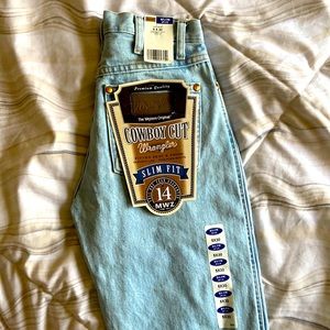 Brand new Wrangler cowboy cut slim fit jeans size 5 X 30